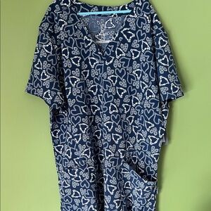 Heart-Print v neck Scrub top